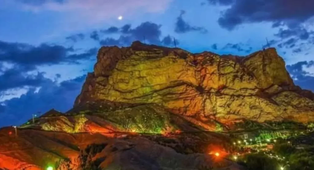 عجایب و بهترین مسیرهای کوه صفه اصفهان